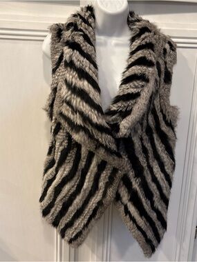 NWT Love Token Luxuries Genuine Dyed Rabbit Fur Vest Knit Stripped Black  Sz L